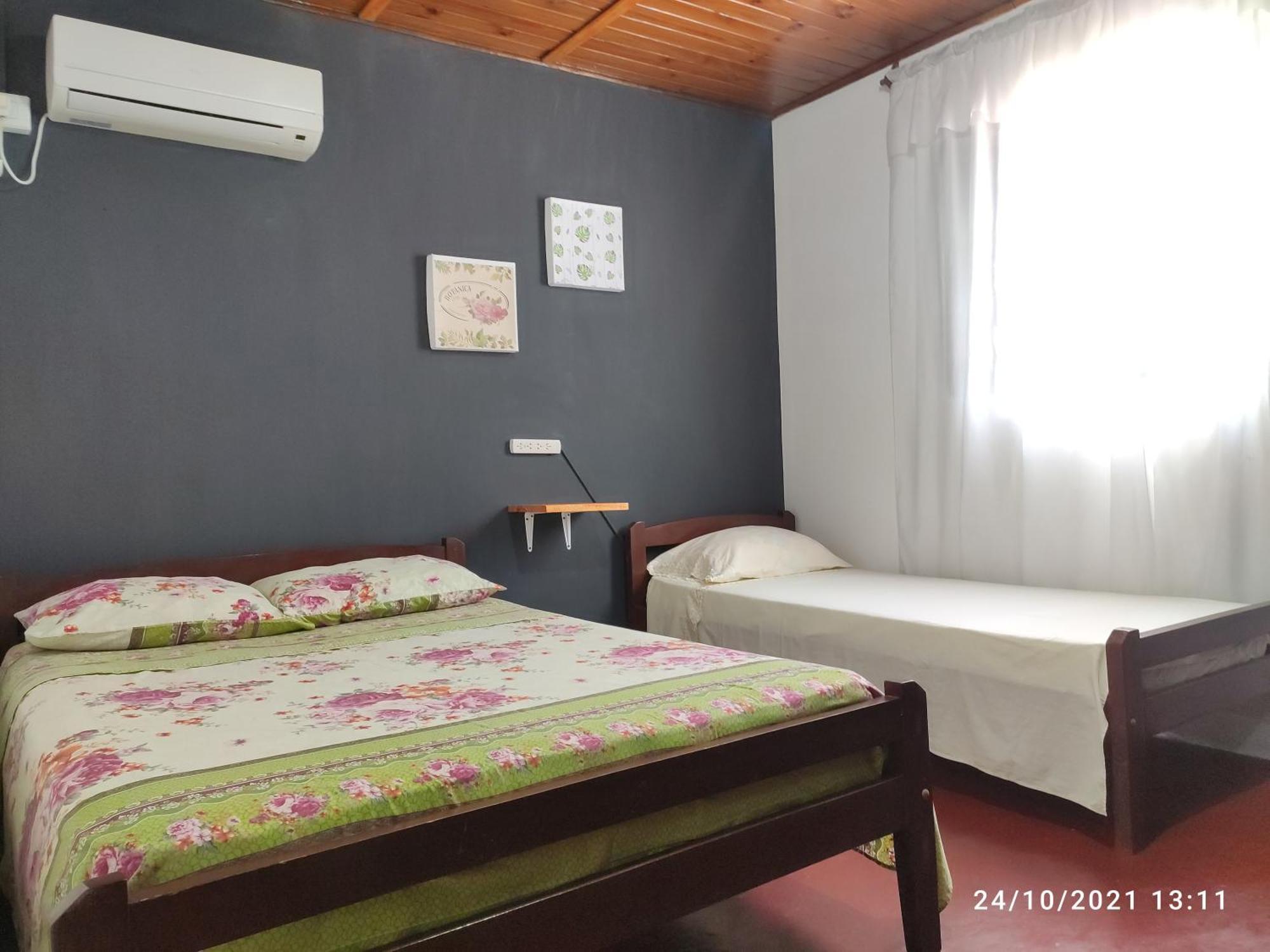 Iguazu Alojamiento "La Casa" Puerto Iguazú Chambre photo